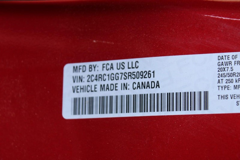 Chrysler Pacifica Vehicle Full-screen Gallery Image 16