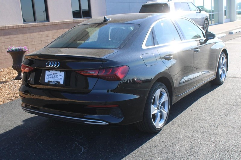 Audi A3 Vehicle Full-screen Gallery Image 03