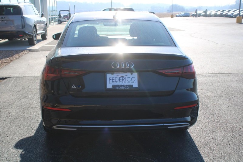 Audi A3 Vehicle Full-screen Gallery Image 04