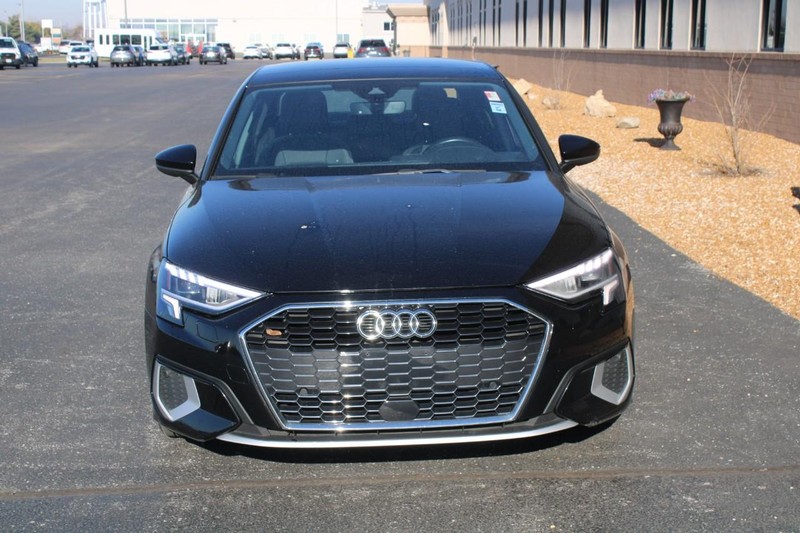 Audi A3 Vehicle Full-screen Gallery Image 08