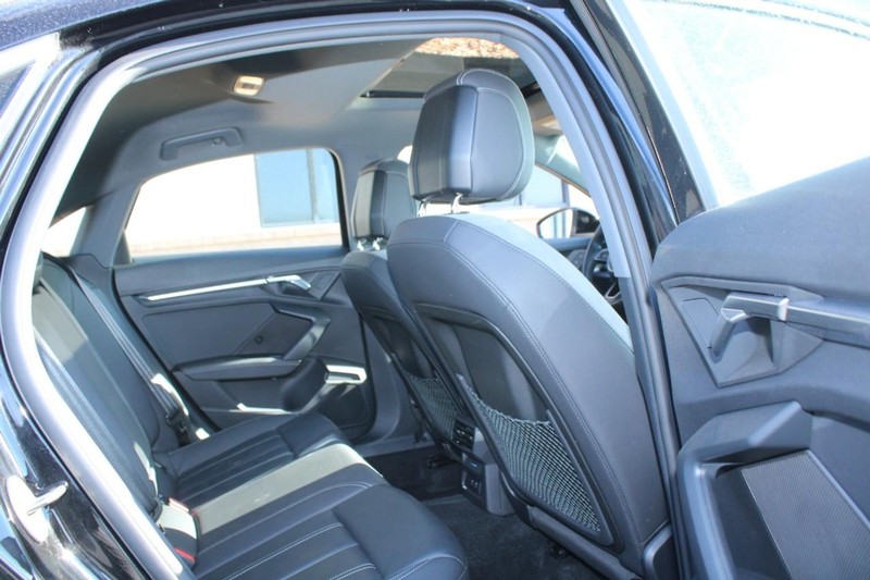 Audi A3 Vehicle Full-screen Gallery Image 09