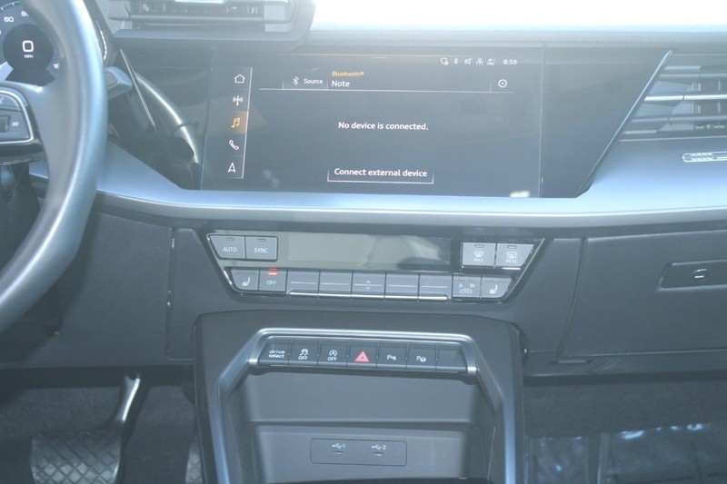 Audi A3 Vehicle Full-screen Gallery Image 12