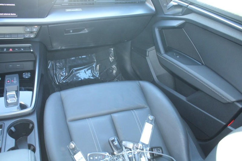 Audi A3 Vehicle Full-screen Gallery Image 13
