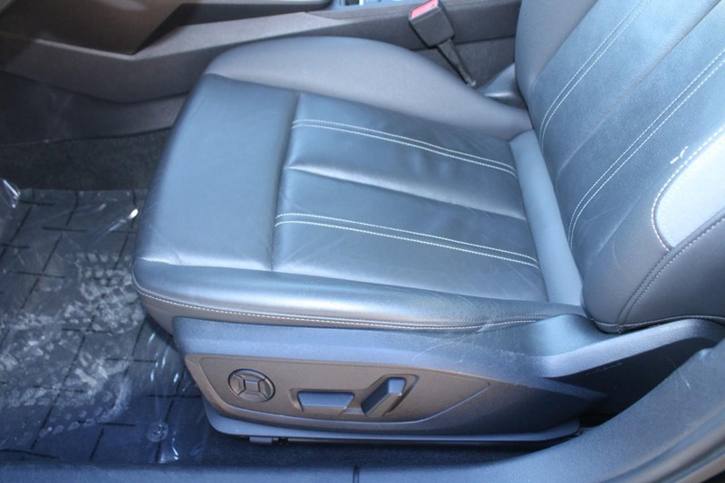 Audi A3 Vehicle Full-screen Gallery Image 15