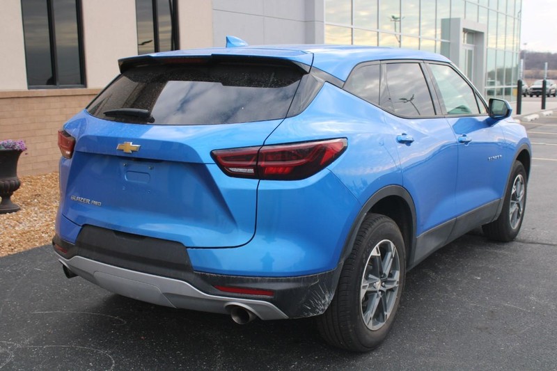 Chevrolet Blazer Vehicle Full-screen Gallery Image 03