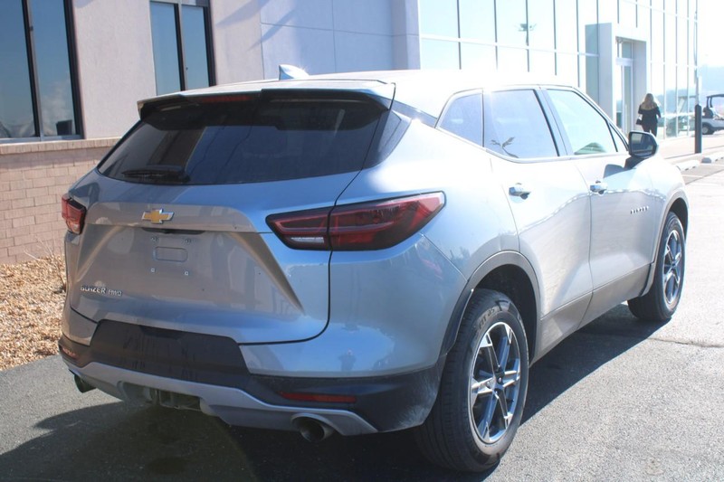 Chevrolet Blazer Vehicle Full-screen Gallery Image 03