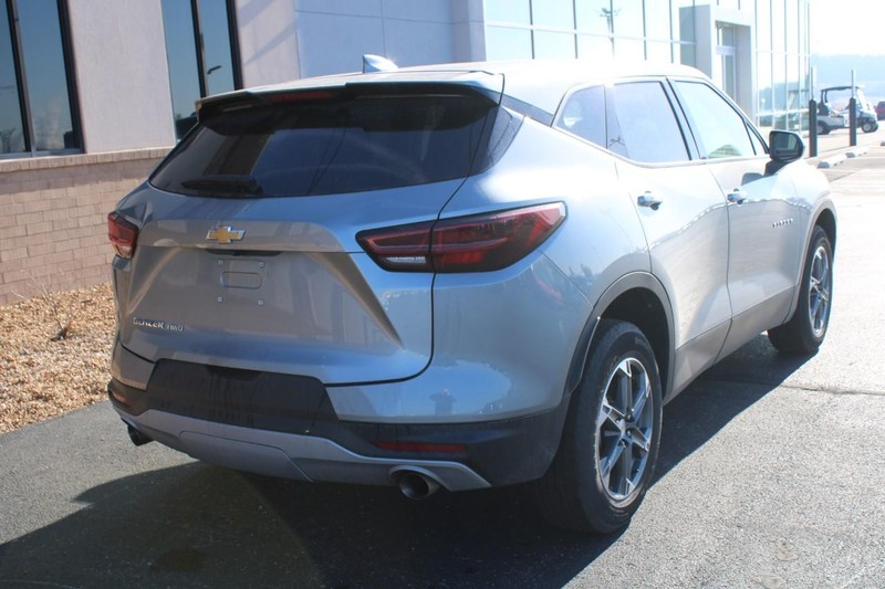 Chevrolet Blazer Vehicle Full-screen Gallery Image 03