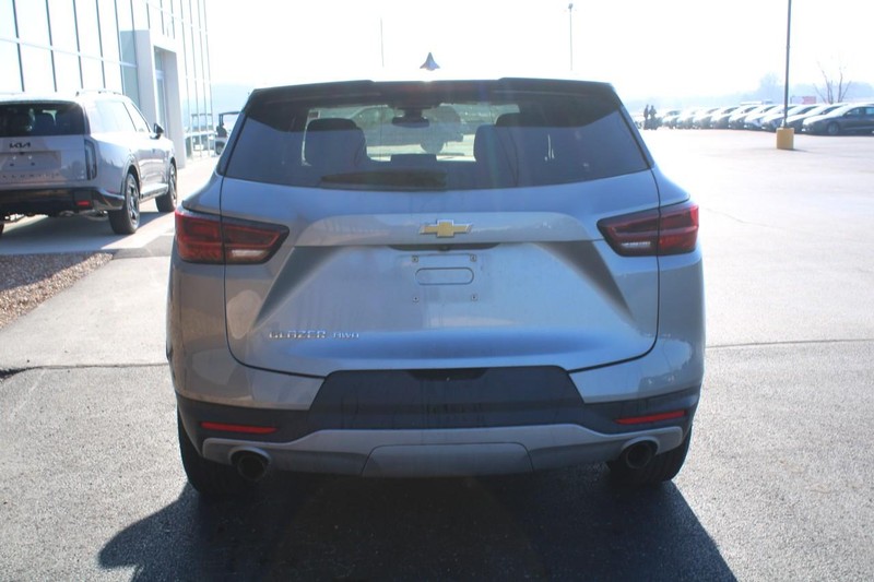 Chevrolet Blazer Vehicle Full-screen Gallery Image 04