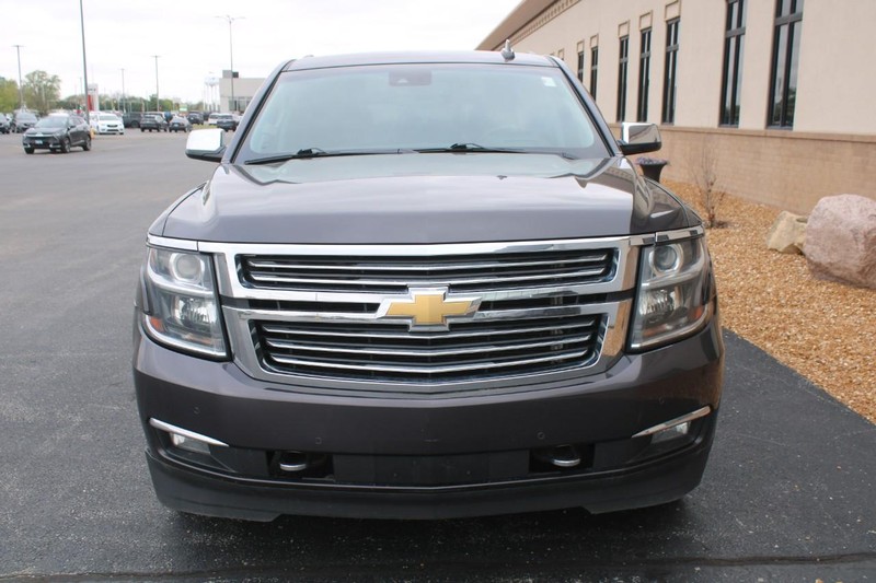 Chevrolet Suburban Vehicle Full-screen Gallery Image 08