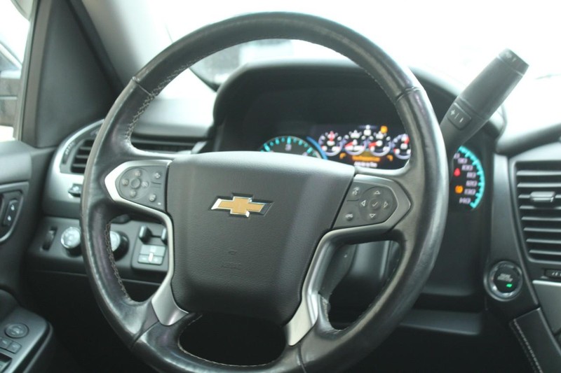Chevrolet Suburban Vehicle Full-screen Gallery Image 12