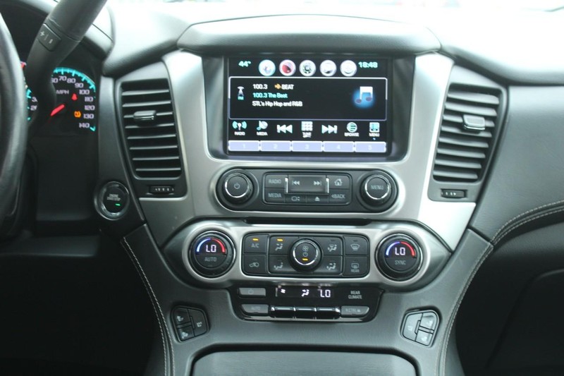 Chevrolet Suburban Vehicle Full-screen Gallery Image 13