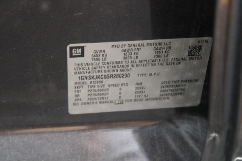 Chevrolet Suburban Vehicle Full-screen Gallery Image 17