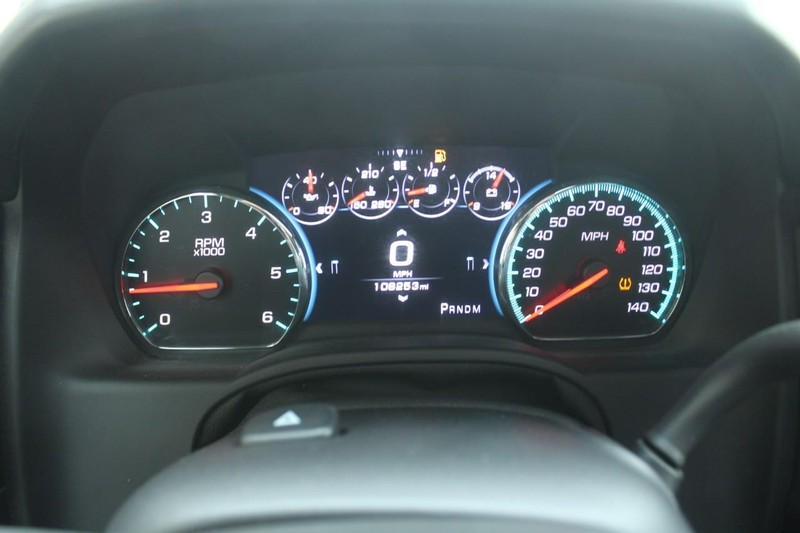 Chevrolet Suburban Vehicle Full-screen Gallery Image 18