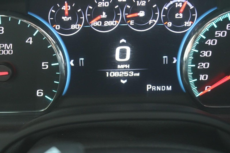 Chevrolet Suburban Vehicle Full-screen Gallery Image 19