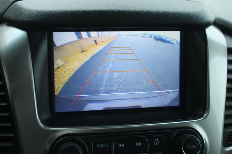 Chevrolet Suburban Vehicle Full-screen Gallery Image 21