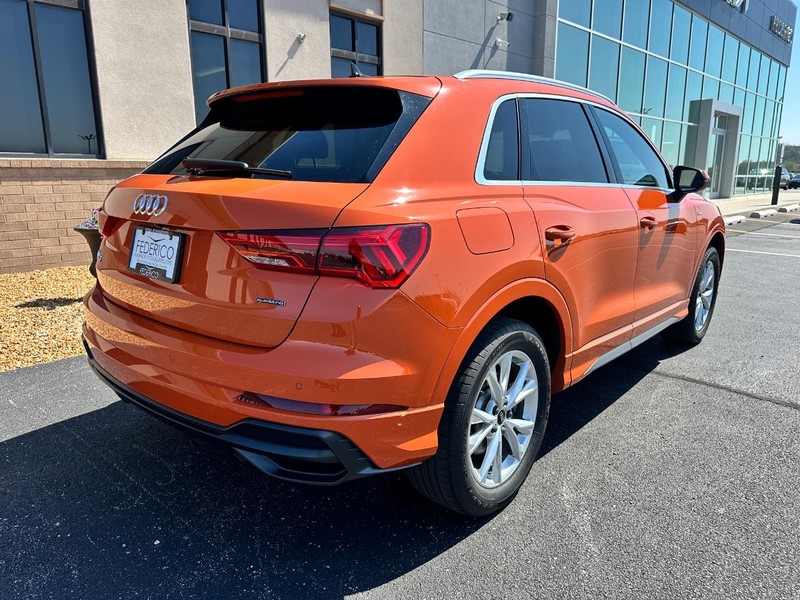 Audi Q3 Vehicle Full-screen Gallery Image 03