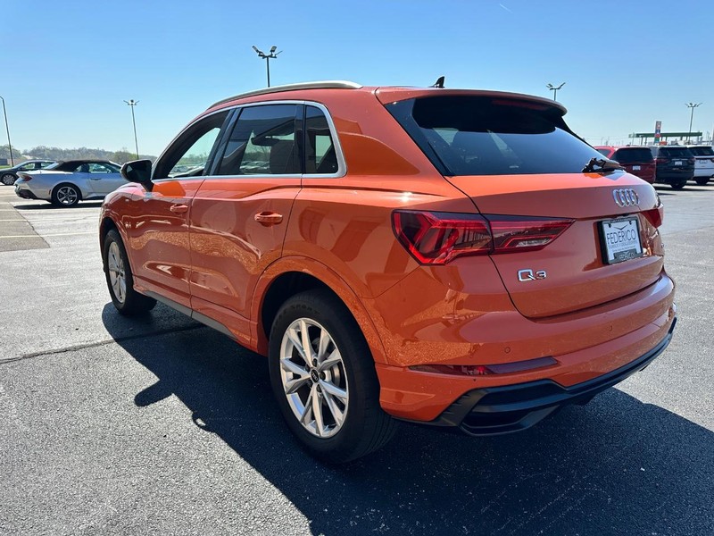 Audi Q3 Vehicle Full-screen Gallery Image 07