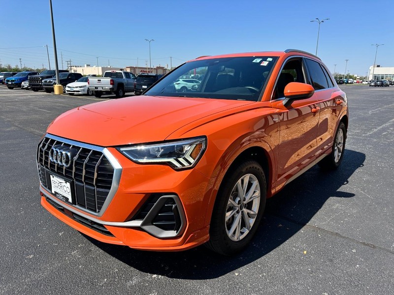 Audi Q3 Vehicle Full-screen Gallery Image 08