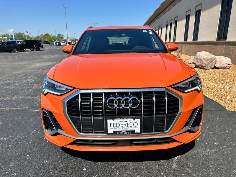 Audi Q3 Vehicle Full-screen Gallery Image 09