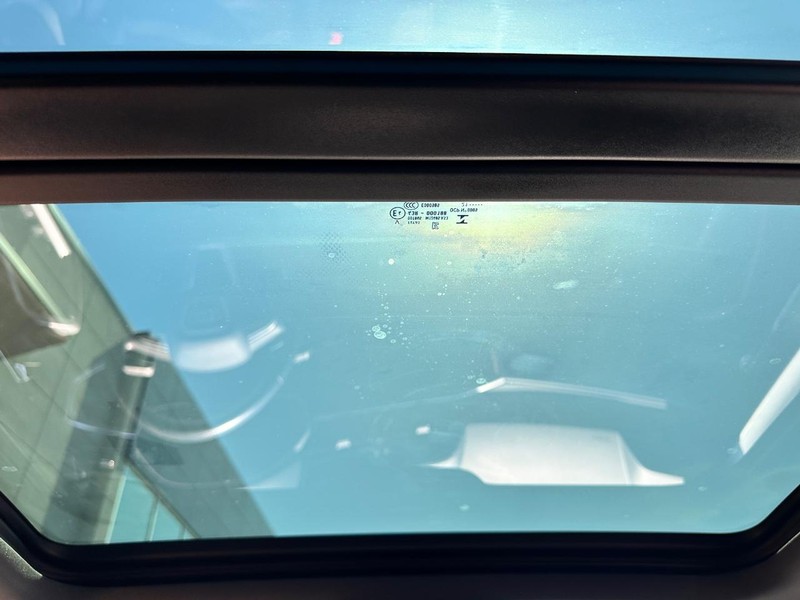 Audi Q3 Vehicle Full-screen Gallery Image 11