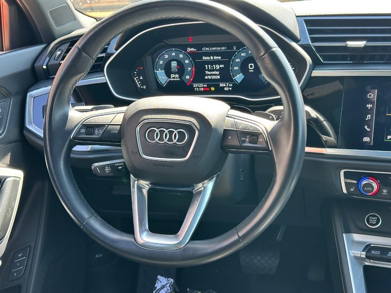 Audi Q3 Vehicle Full-screen Gallery Image 13