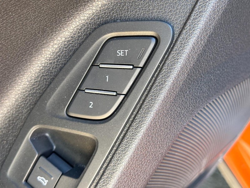 Audi Q3 Vehicle Full-screen Gallery Image 17