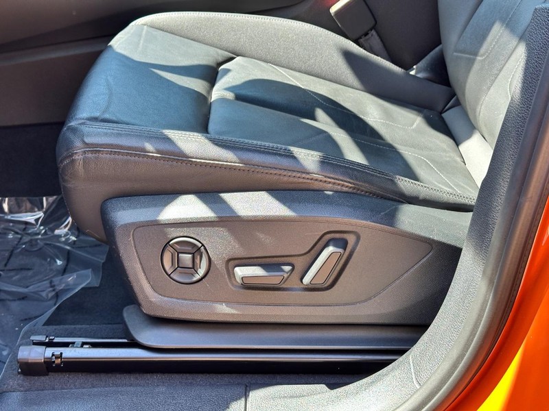 Audi Q3 Vehicle Full-screen Gallery Image 18