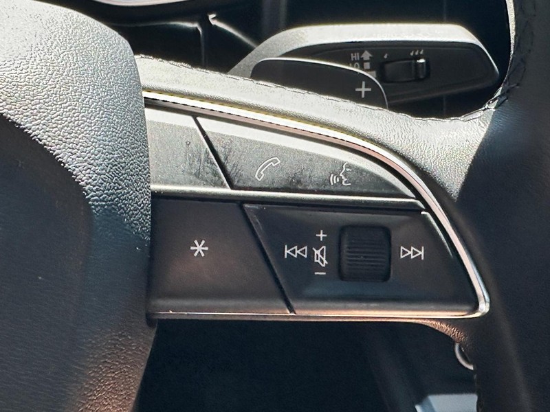 Audi Q3 Vehicle Full-screen Gallery Image 20