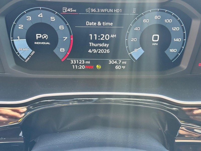 Audi Q3 Vehicle Full-screen Gallery Image 21