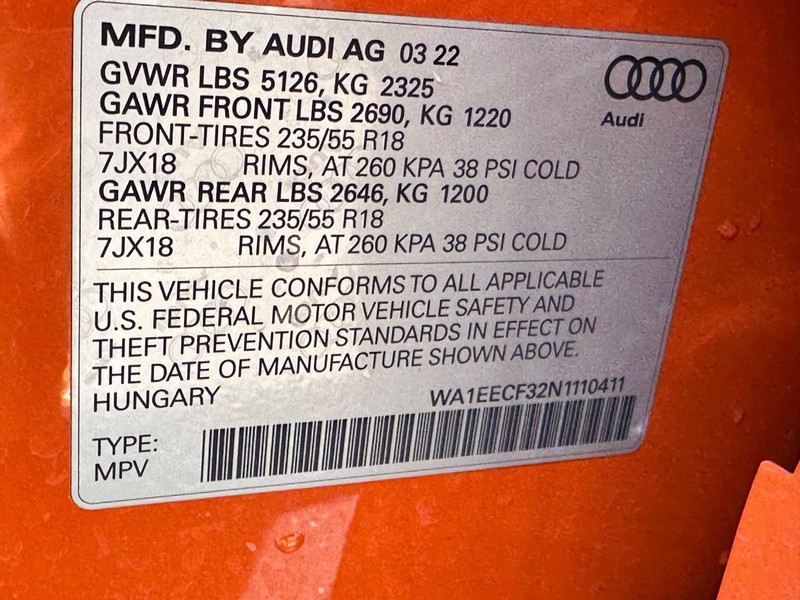 Audi Q3 Vehicle Full-screen Gallery Image 24