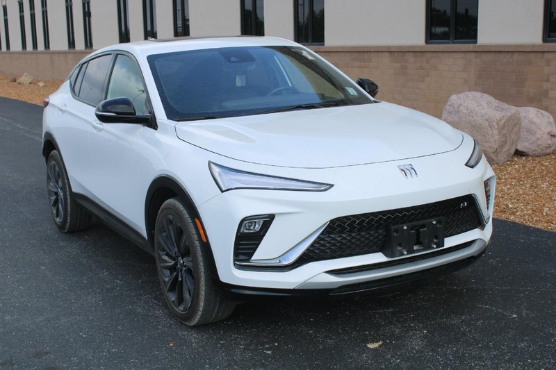 Buick Envista Vehicle Full-screen Gallery Image 02