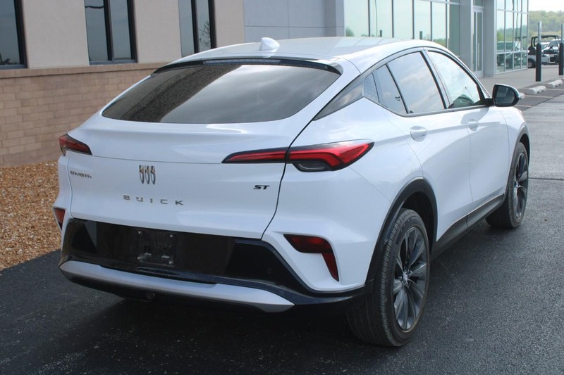 Buick Envista Vehicle Full-screen Gallery Image 03