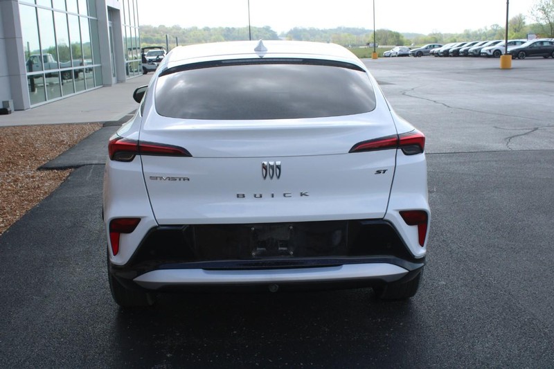 Buick Envista Vehicle Full-screen Gallery Image 04