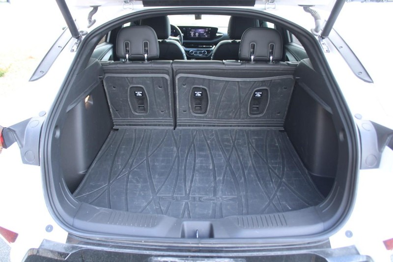 Buick Envista Vehicle Full-screen Gallery Image 06