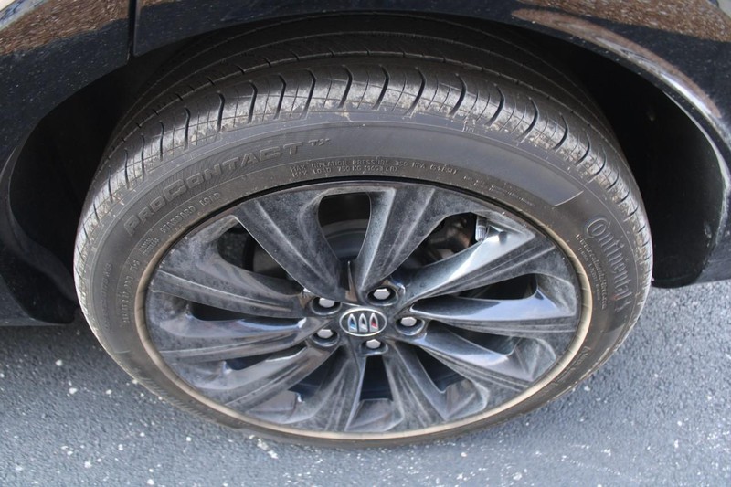 Buick Envista Vehicle Full-screen Gallery Image 07