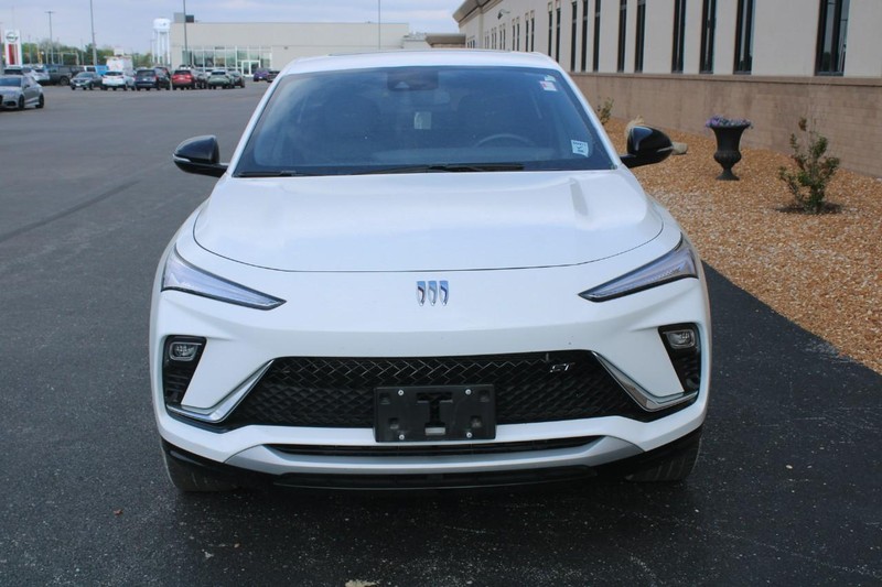 Buick Envista Vehicle Full-screen Gallery Image 08