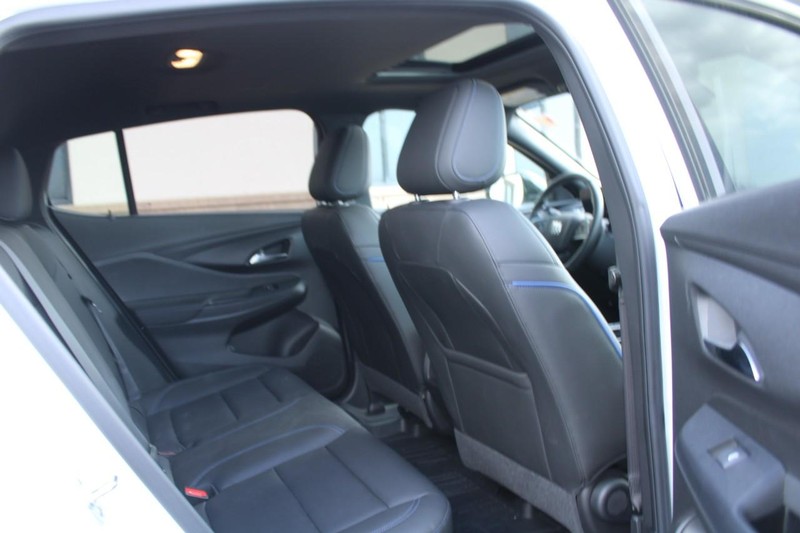 Buick Envista Vehicle Full-screen Gallery Image 09