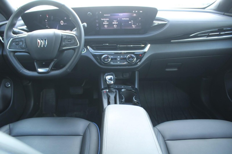 Buick Envista Vehicle Full-screen Gallery Image 10