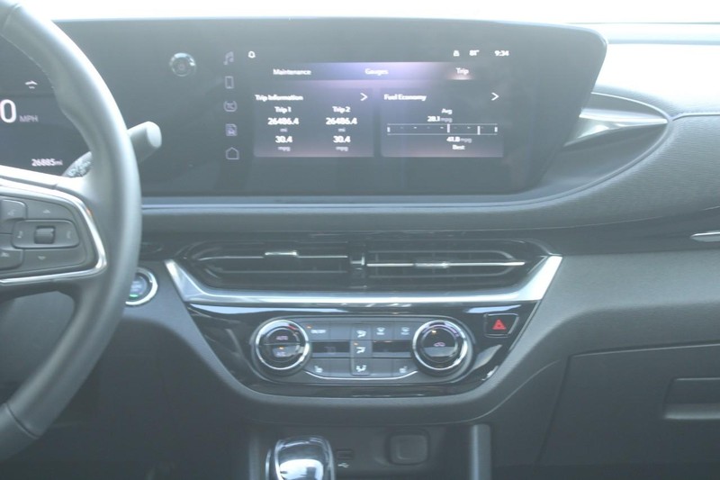 Buick Envista Vehicle Full-screen Gallery Image 12