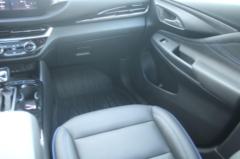 Buick Envista Vehicle Full-screen Gallery Image 13