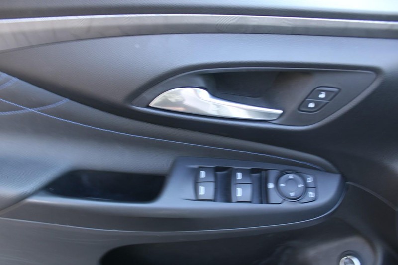 Buick Envista Vehicle Full-screen Gallery Image 14