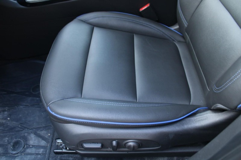 Buick Envista Vehicle Full-screen Gallery Image 15