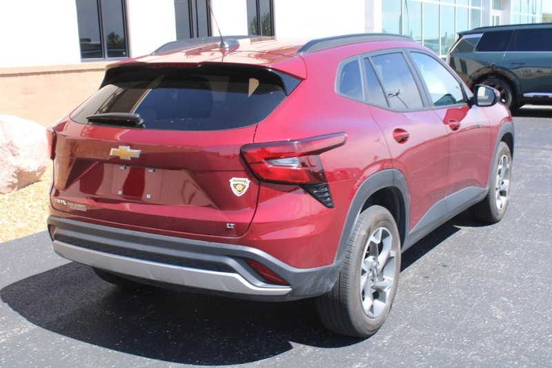 Chevrolet Trax Vehicle Full-screen Gallery Image 03