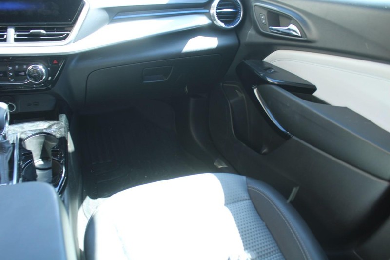 Chevrolet Trax Vehicle Full-screen Gallery Image 13