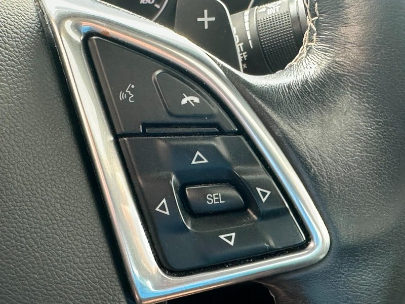 Chevrolet Camaro Vehicle Full-screen Gallery Image 14