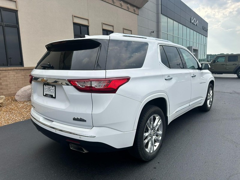 Chevrolet Traverse Vehicle Full-screen Gallery Image 03