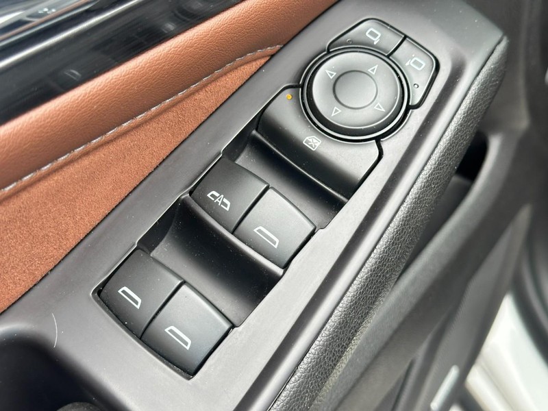 Chevrolet Traverse Vehicle Full-screen Gallery Image 18