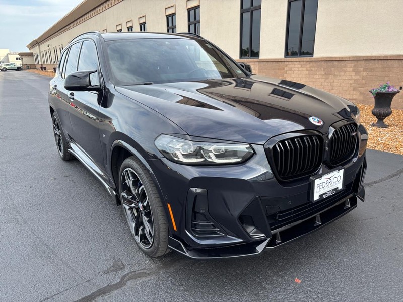 BMW X3 Vehicle Full-screen Gallery Image 02