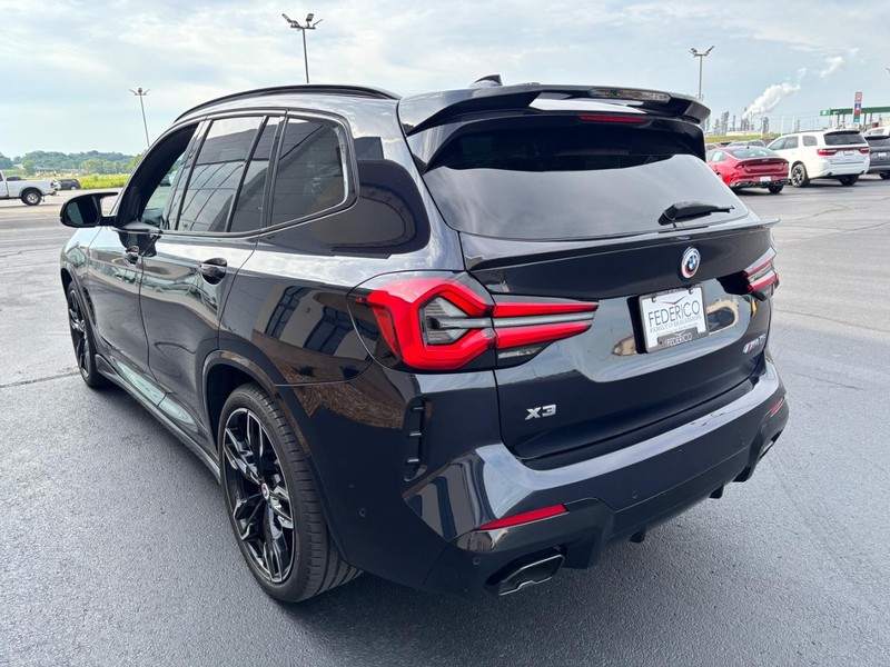 BMW X3 Vehicle Full-screen Gallery Image 05