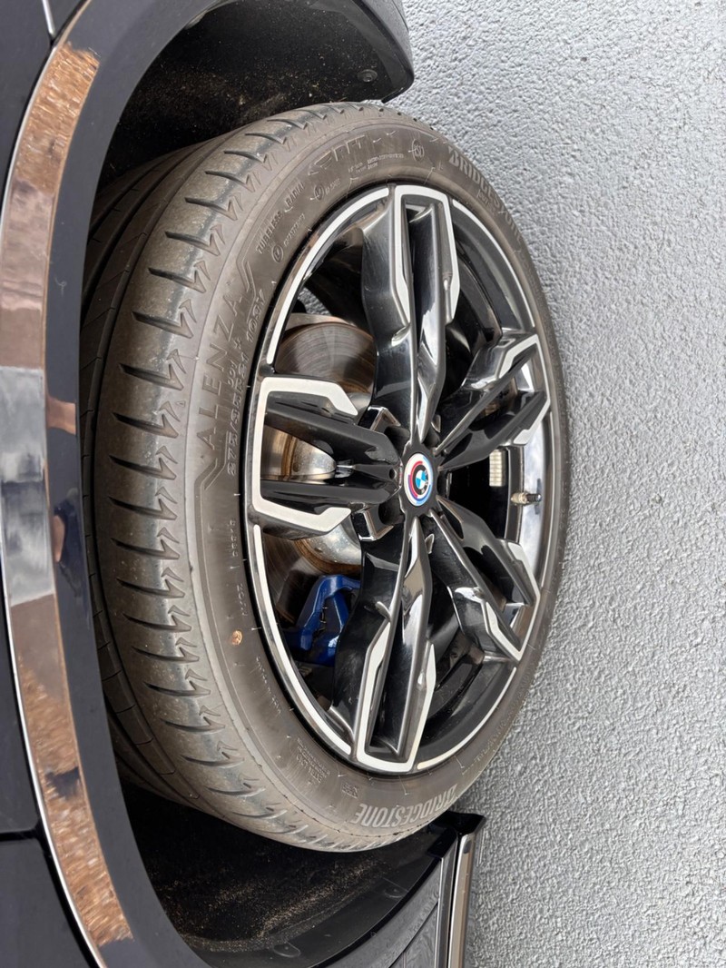 BMW X3 Vehicle Full-screen Gallery Image 06